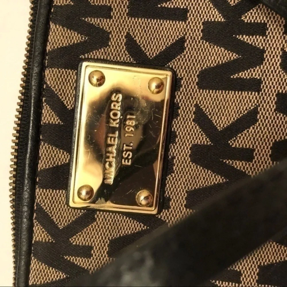 Michael kors signature mk wristlet organizer